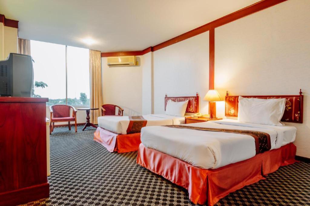 נאקהון סאוואן Beverly Hill Park Hotel מראה חיצוני תמונה