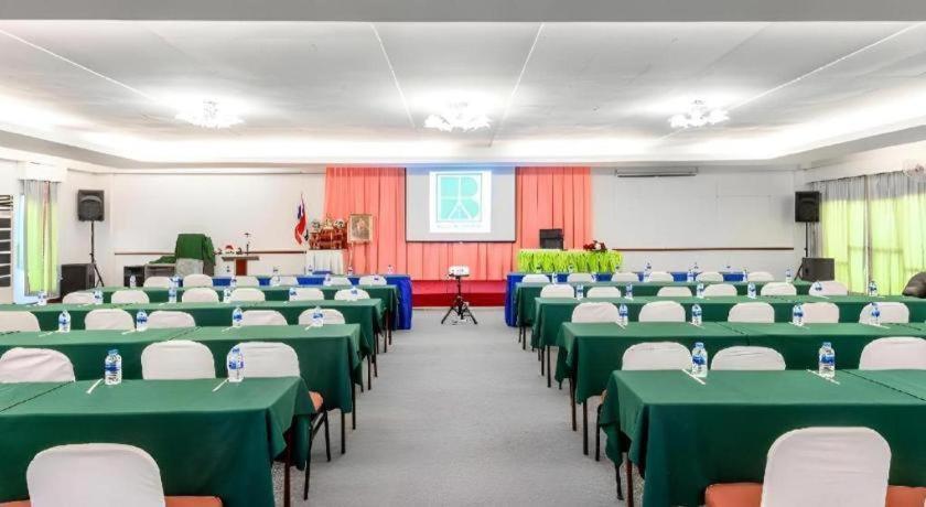 נאקהון סאוואן Beverly Hill Park Hotel מראה חיצוני תמונה