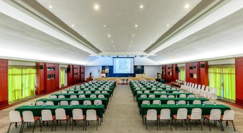 נאקהון סאוואן Beverly Hill Park Hotel מראה חיצוני תמונה