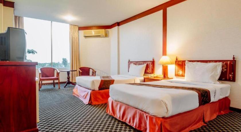 נאקהון סאוואן Beverly Hill Park Hotel מראה חיצוני תמונה