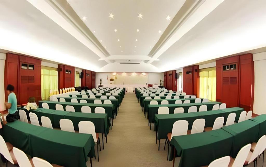 נאקהון סאוואן Beverly Hill Park Hotel מראה חיצוני תמונה