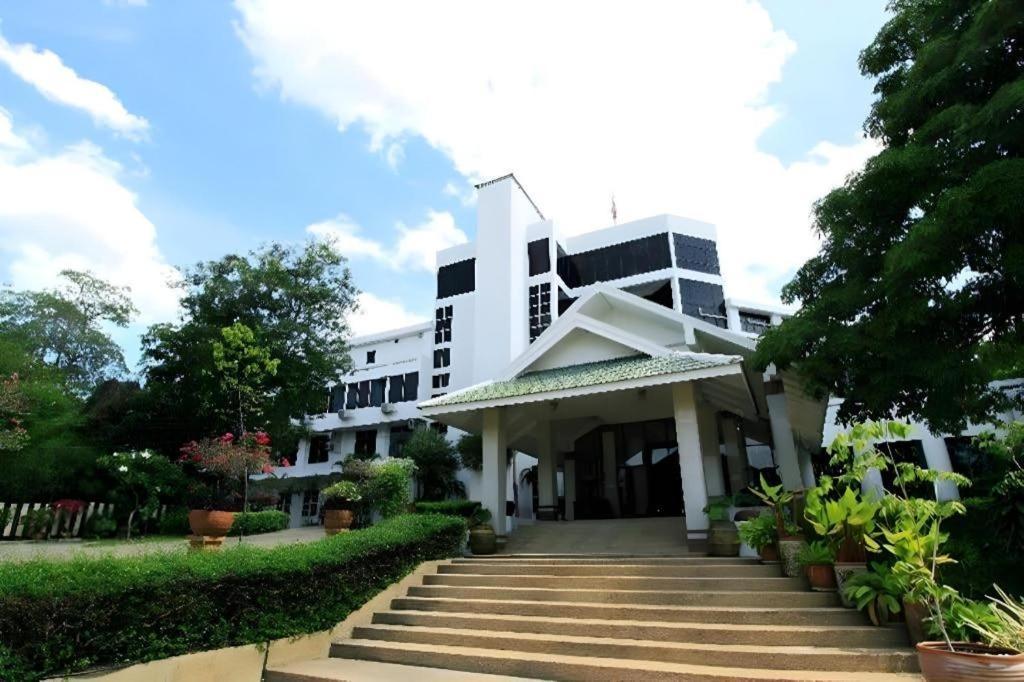 נאקהון סאוואן Beverly Hill Park Hotel מראה חיצוני תמונה
