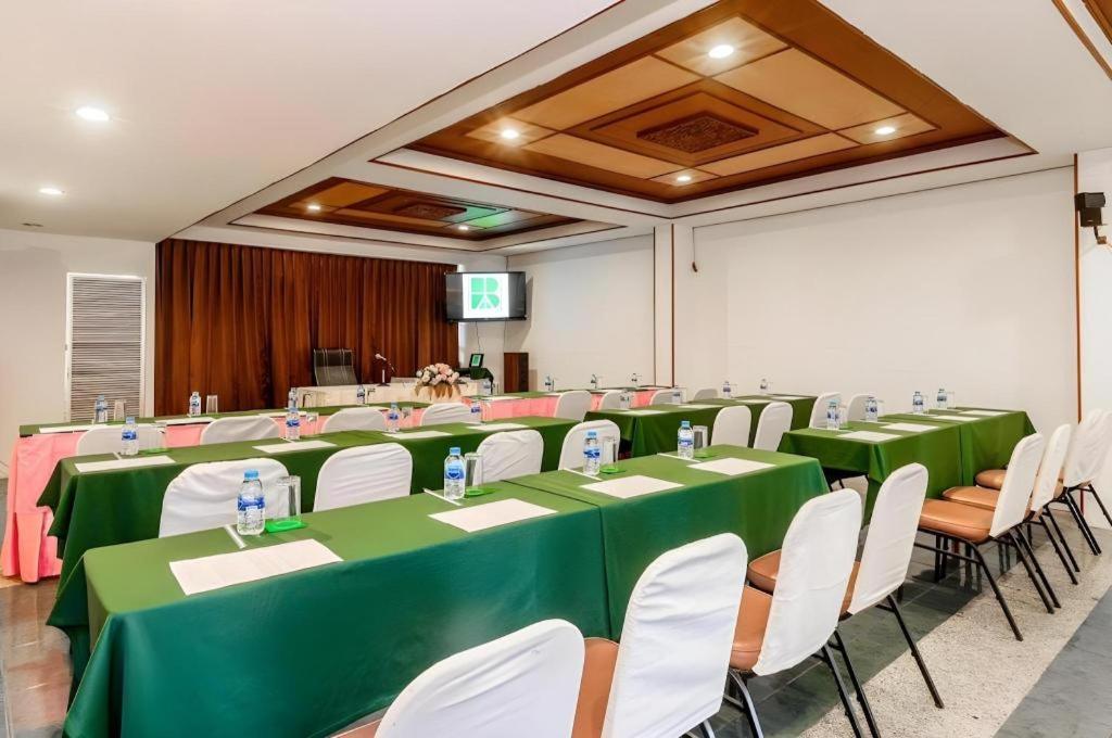 נאקהון סאוואן Beverly Hill Park Hotel מראה חיצוני תמונה