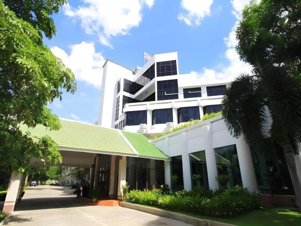 נאקהון סאוואן Beverly Hill Park Hotel מראה חיצוני תמונה