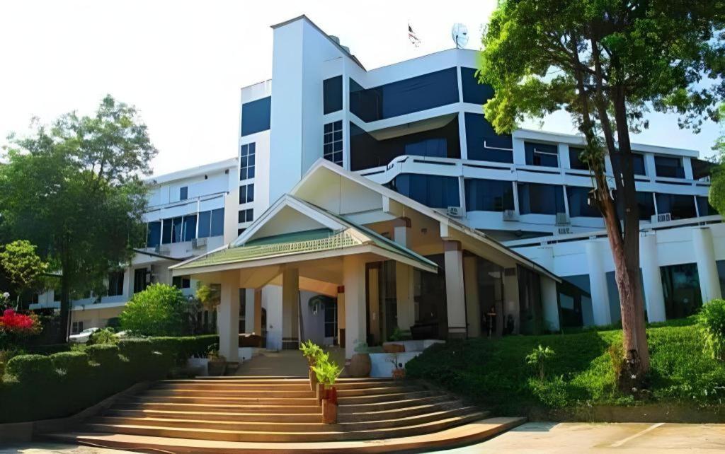 נאקהון סאוואן Beverly Hill Park Hotel מראה חיצוני תמונה